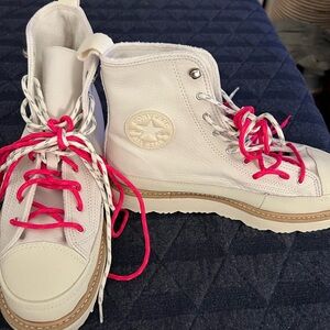 Converse Chuck Taylor Crafted Boot. Unisex. Women’s size 8.5.